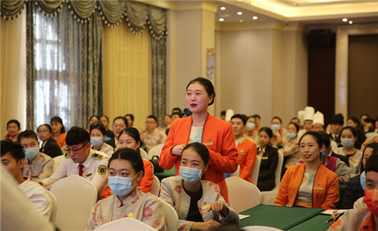 4.《规范服务语言 考究语言艺术》专题培训_副本.jpg