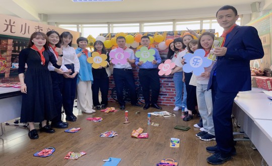 图说：：：集团本部六一儿童节主题活动合影（纸质版）_副本.jpg