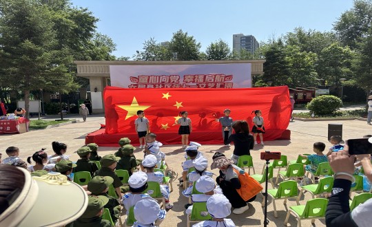 20.物业总公司金地梧桐华府服务中心举行七一建党文艺汇演_副本.jpg