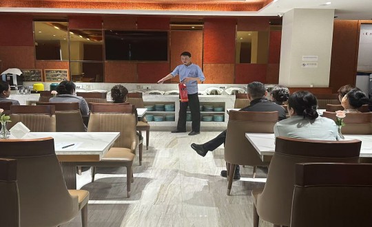 2.长白山PA旗舰厅旅馆组织开展消防清静培训_副本.jpg